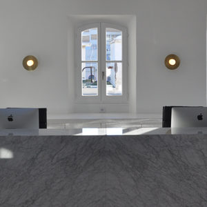 cabinet-chirurgiens-accueil-marbre-cannes